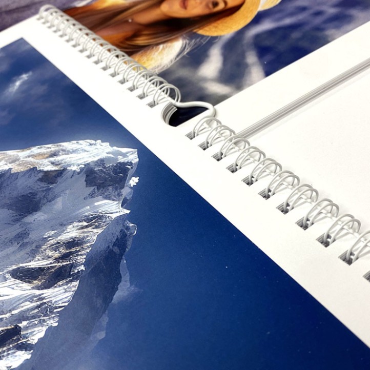 Nástenný fotokalendár Frame z vlastných fotiek, 30×30 cm