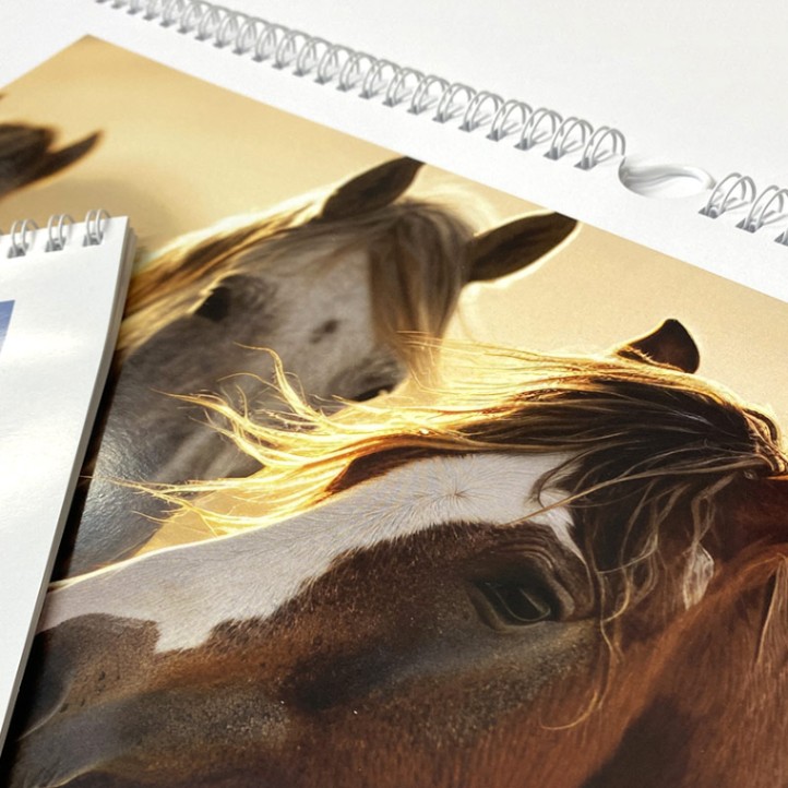 Nástenný fotokalendár Frame z vlastných fotiek, A4 na šírku