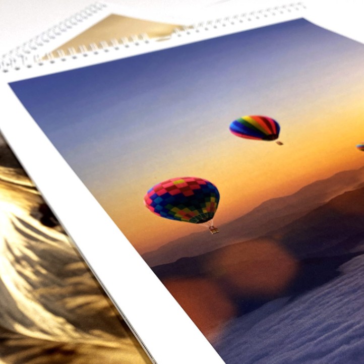 Nástenný fotokalendár Frame z vlastných fotiek, A4 na výšku