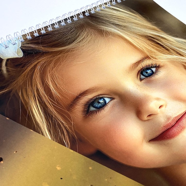 Nástenný fotokalendár Trendy z vlastných fotiek, A4 na šírku